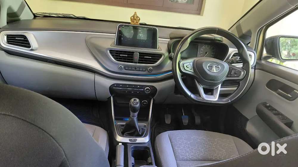 Tata Altroz Zx Petrol | Jan 2021 | Golden Black | 55,000 Km