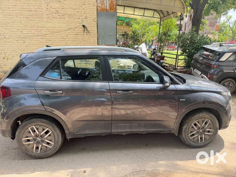 Hyundai Venue 2021 Petrol 41000 Km Driven