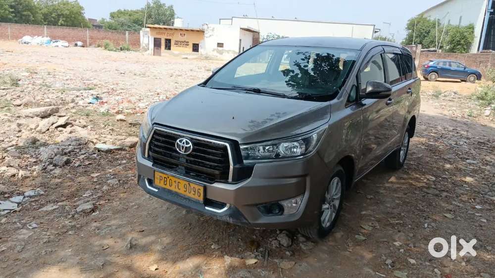 Innova Crysta 2.4 Gx 7 Setar
