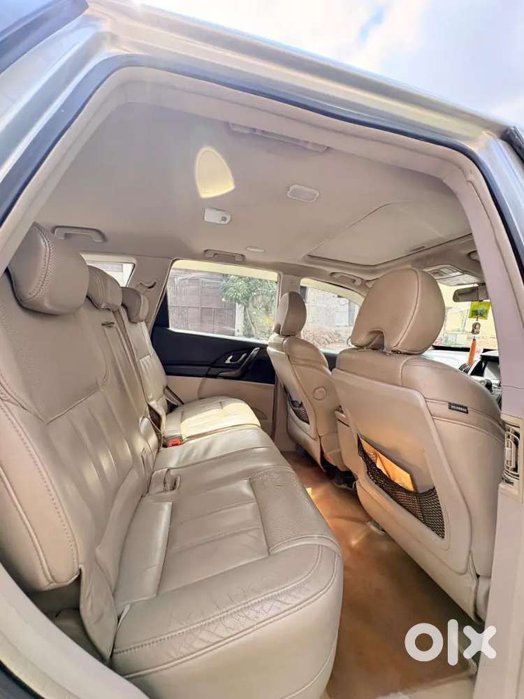 Mahindra Xuv500 2018  W10
