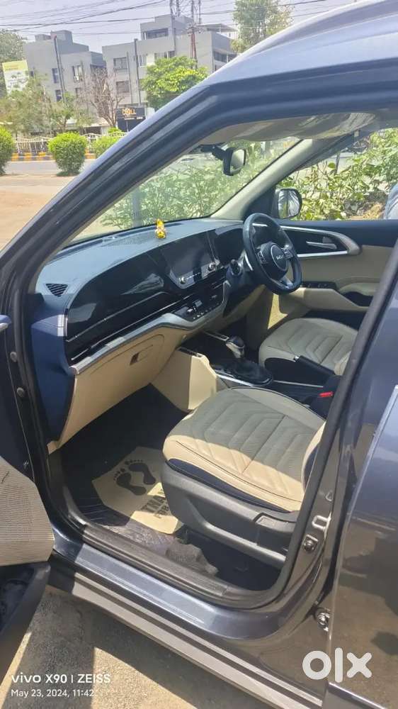 Kia Carens 2022 Petrol 22000 Km Driven