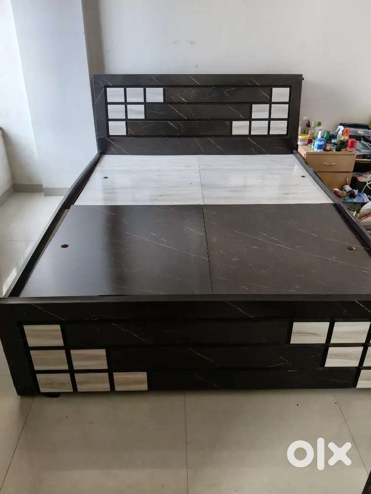 Wooden queen size bed of 4 year old