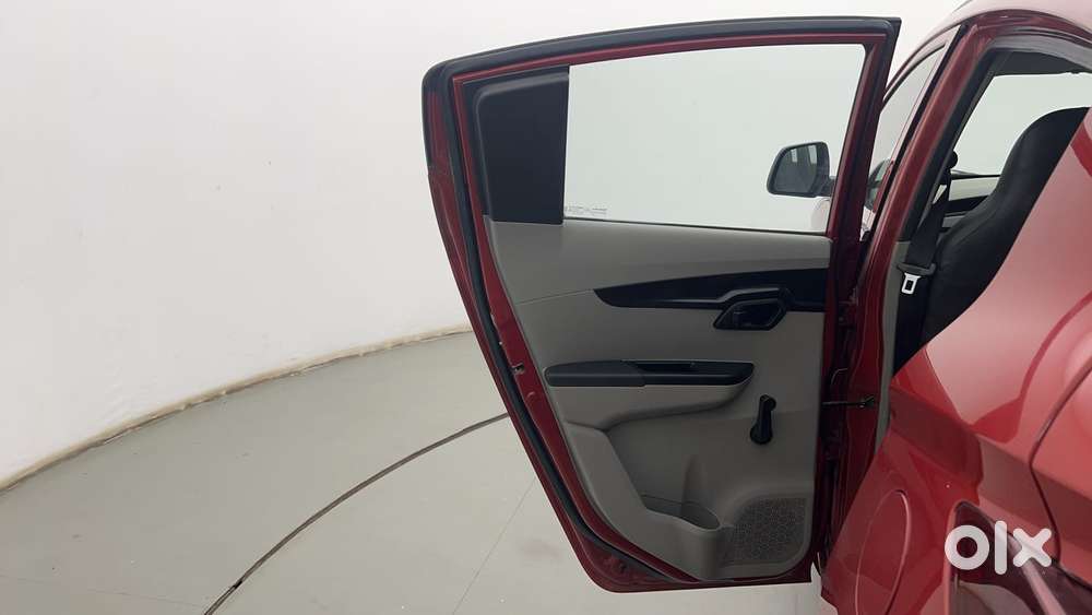 Mahindra Kuv 100 2016-2017 Mfalcon G80 K2, 2017, Petrol