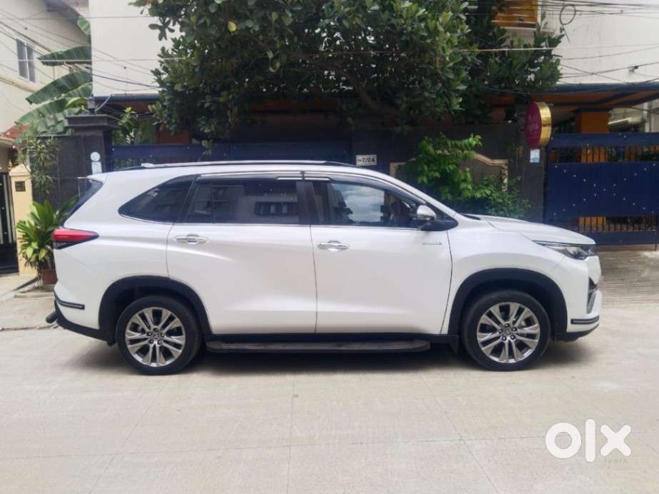 Toyota Innova Hycross 2.0 Zx Hybrid 7 Str, 2023, Cng & Hybrids