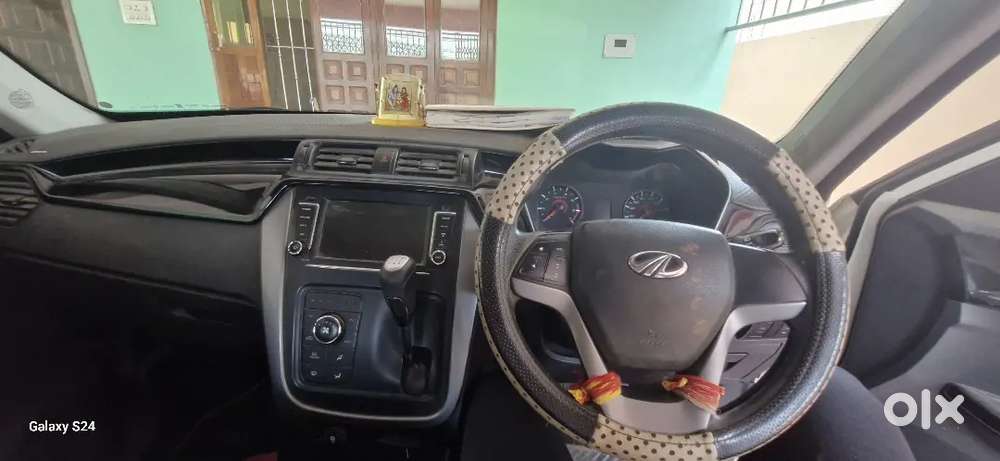 Mahindra Kuv 100