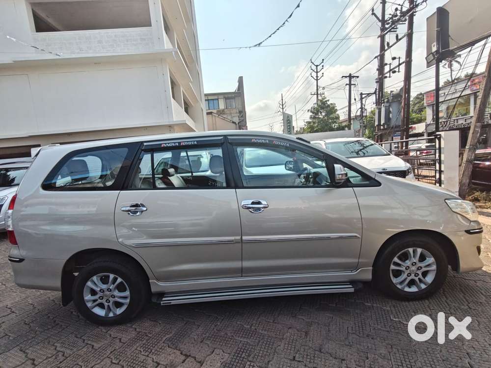 Toyota Innova 2.5 Vx 8 Seater Bs Iv, 2012, Diesel