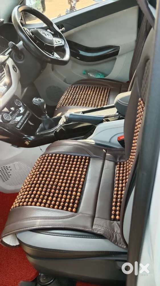 Sunroof, Keyless Start. Dualtone, Alloywheel, ಆಟೋಮ್ಯಾಟಿಕ್ Ac