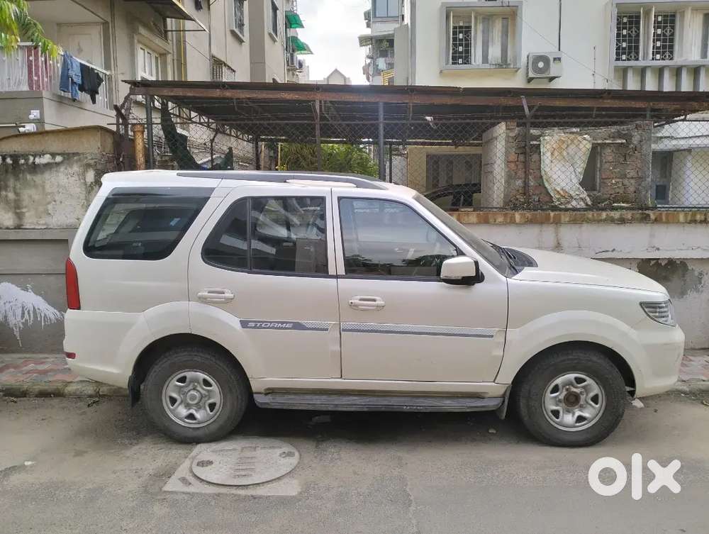 Tata Safari Storme 2016