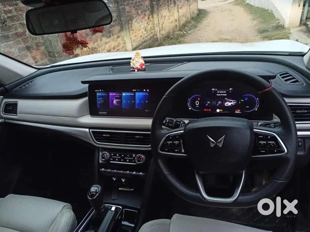 Mahindra Xuv700 2023 Diesel 37000 Km Driven