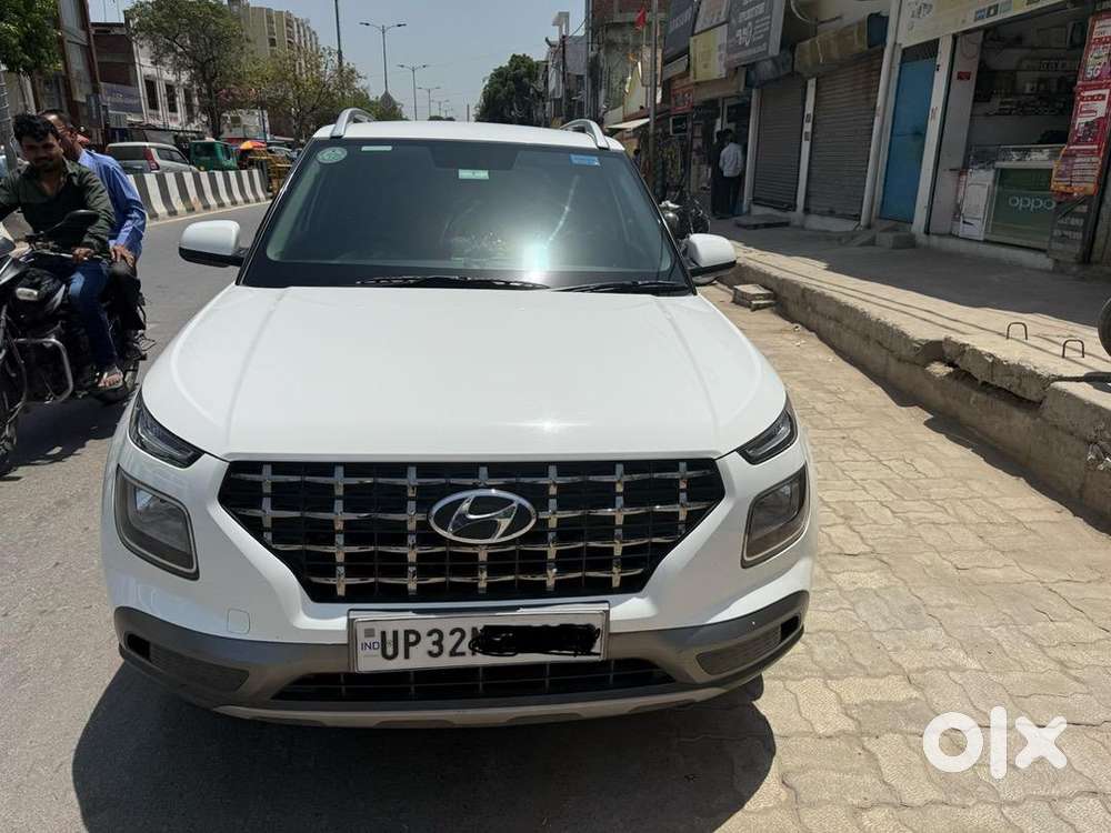 Hyundai Venue 2021 Petrol 49400 Km Driven