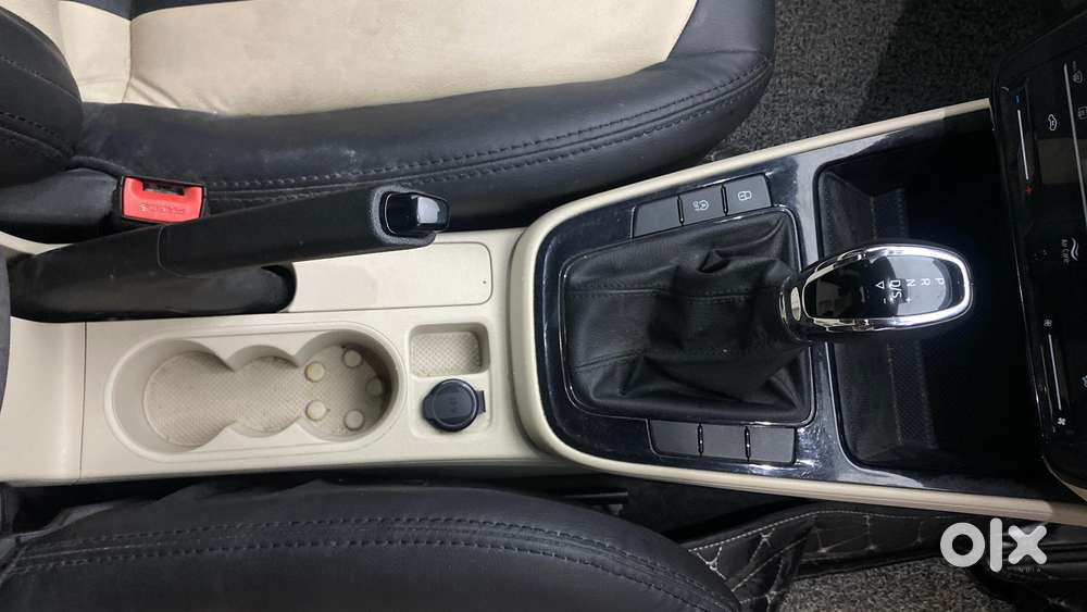 Skoda Slavia 1.0 Ambition Tsi At, 2023, Petrol