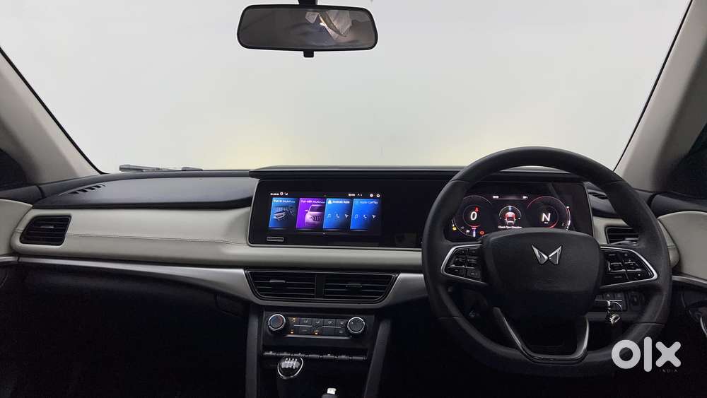 Mahindra Xuv700 2.0 Ax 5 Petrol Mt Str, 2022, Petrol