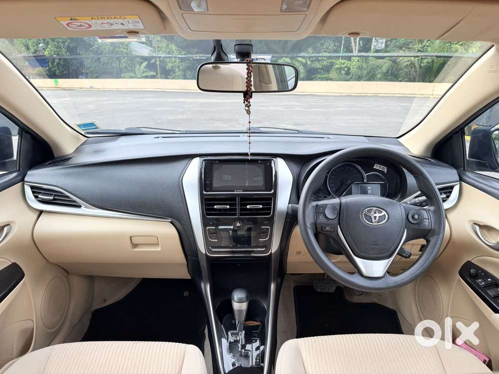 Toyota Yaris V Cvt, 2018, Petrol