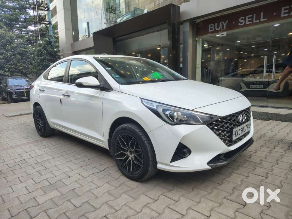 Hyundai Verna 1.5 Sx Ivt, 2022, Petrol