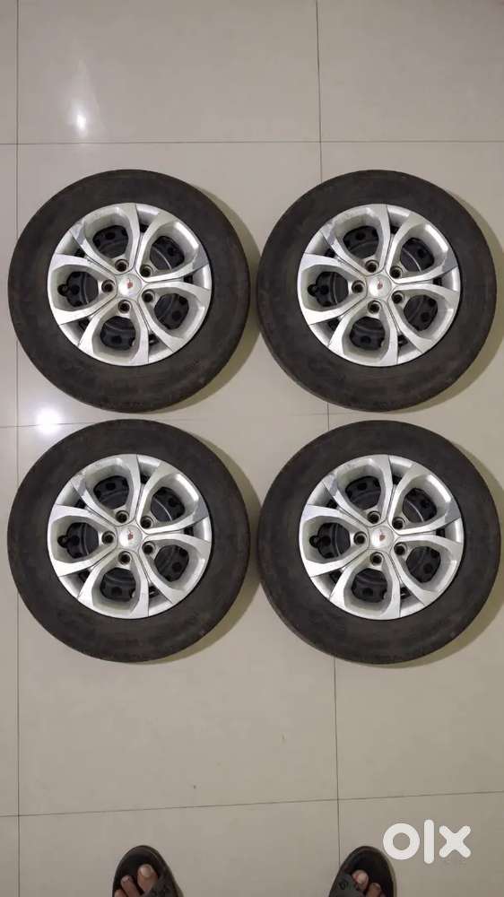 Kia Sonet Ke Tyre He Rim Sahit 15 Inch Me