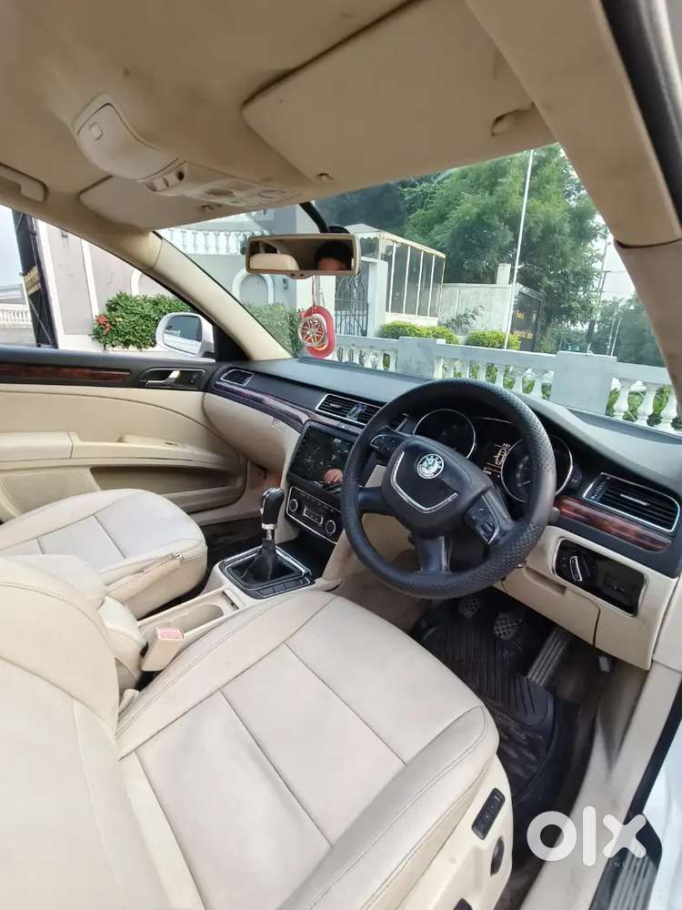 Skoda Superb Elegance 1.8 Tsi 1800cc 4 Cylinder  7 Speed Gearbox