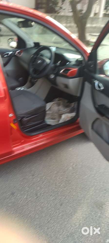 Tata Tiago 1.2 Revotron Xza, 2018, Petrol
