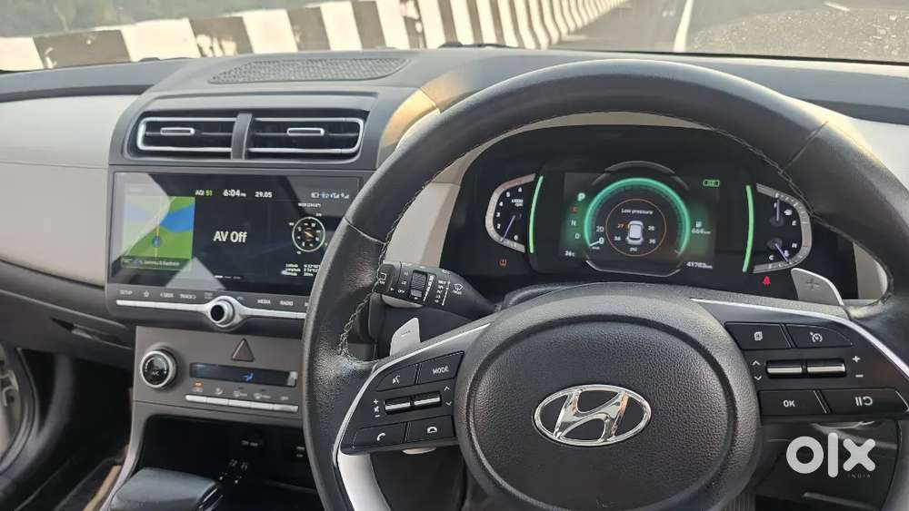Creta Sx(0) Automatic With Pedel Shifters.  21 Kmpl Millage In City