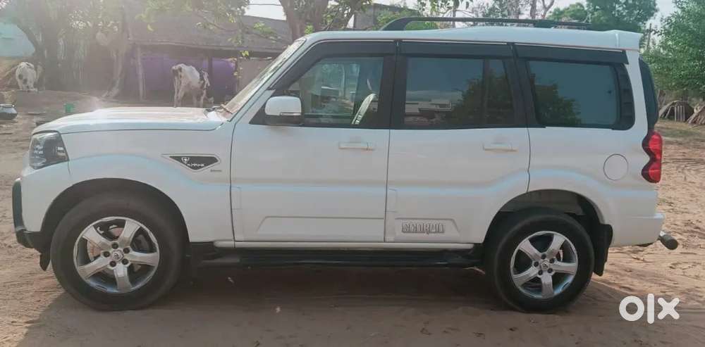 Mahindra Scorpio S11