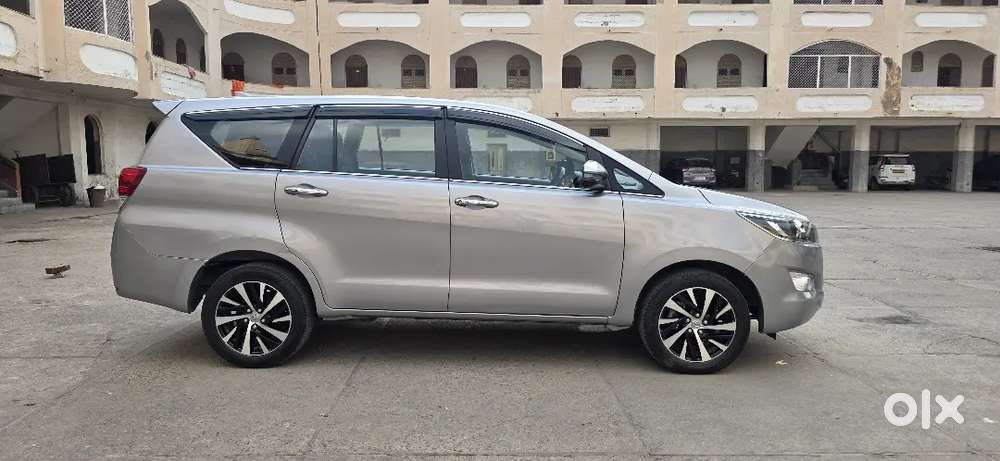 Toyota Innova Crysta 2.7 V 2018
