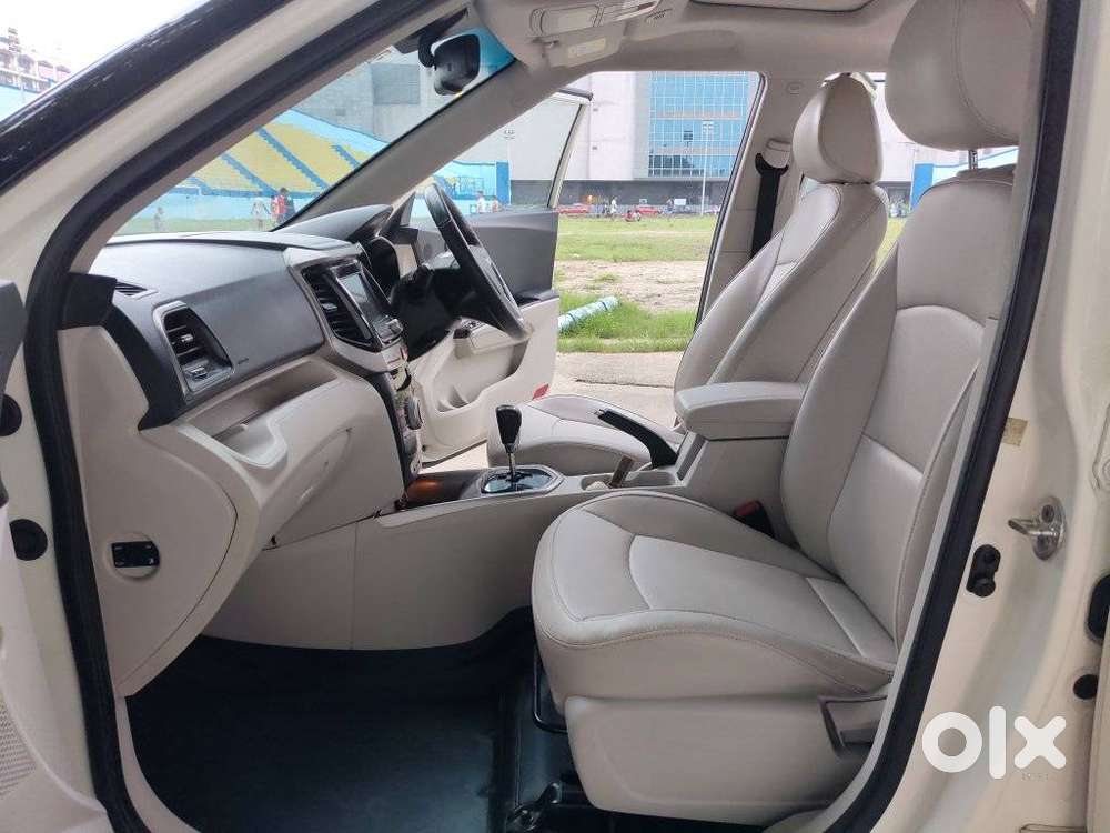 Mahindra Xuv300 1.2 W8 (o) Amt Petrol, 2023, Petrol