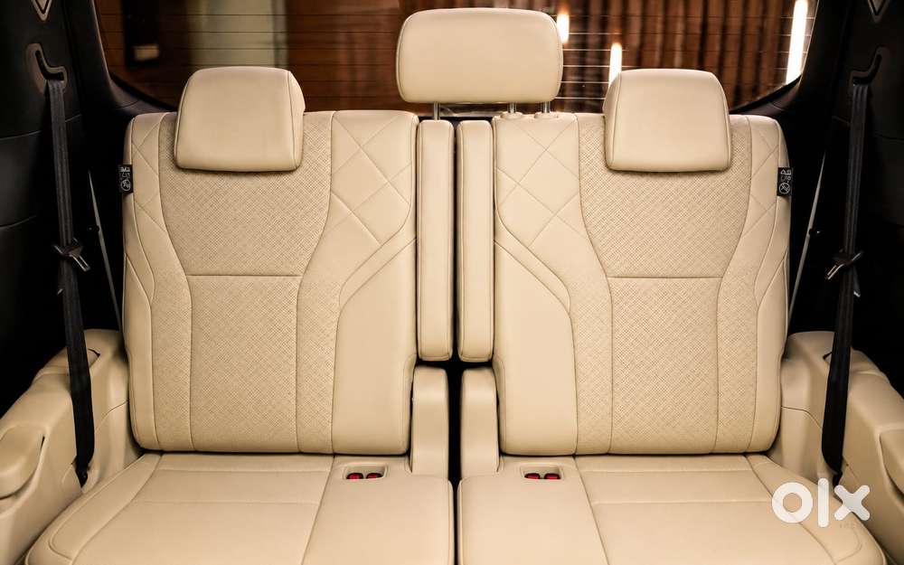 Toyota Vellfire Vip – Executive Lounge, 2024