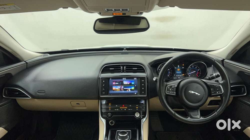 Jaguar Xe Prestige, 2016, Petrol