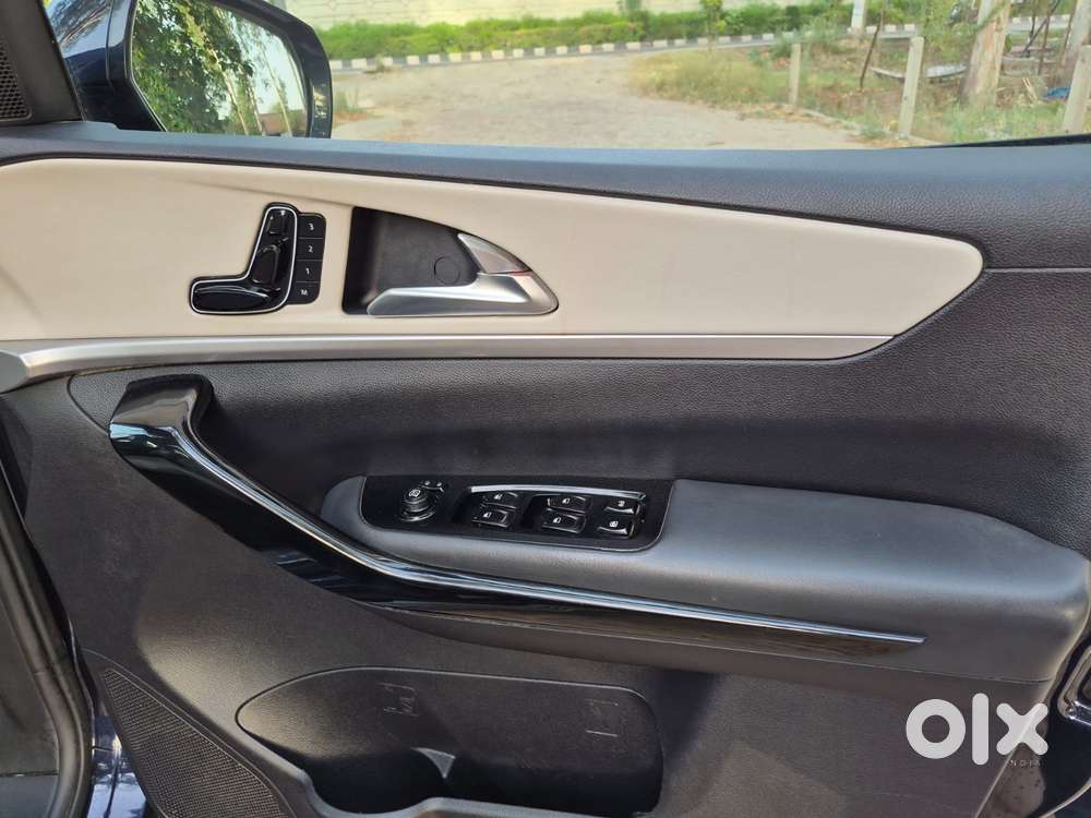 Mahindra Xuv700 2.2 Ax 7 Diesel At Str, 2023, Diesel