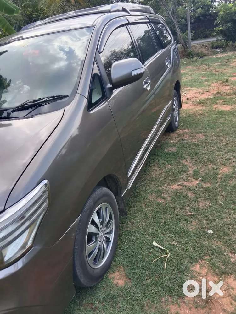 Toyota Innova 2.5 V 7 2015