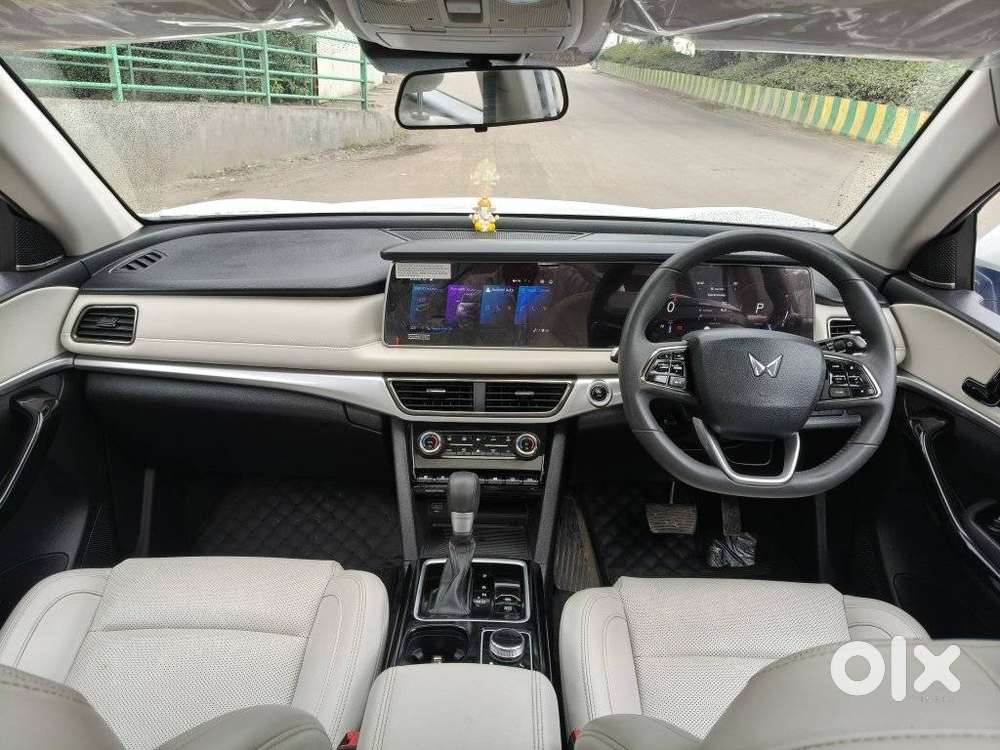 Mahindra Xuv700 2.2 Ax 7 Diesel At Luxury Pack Str, 2024, Diesel