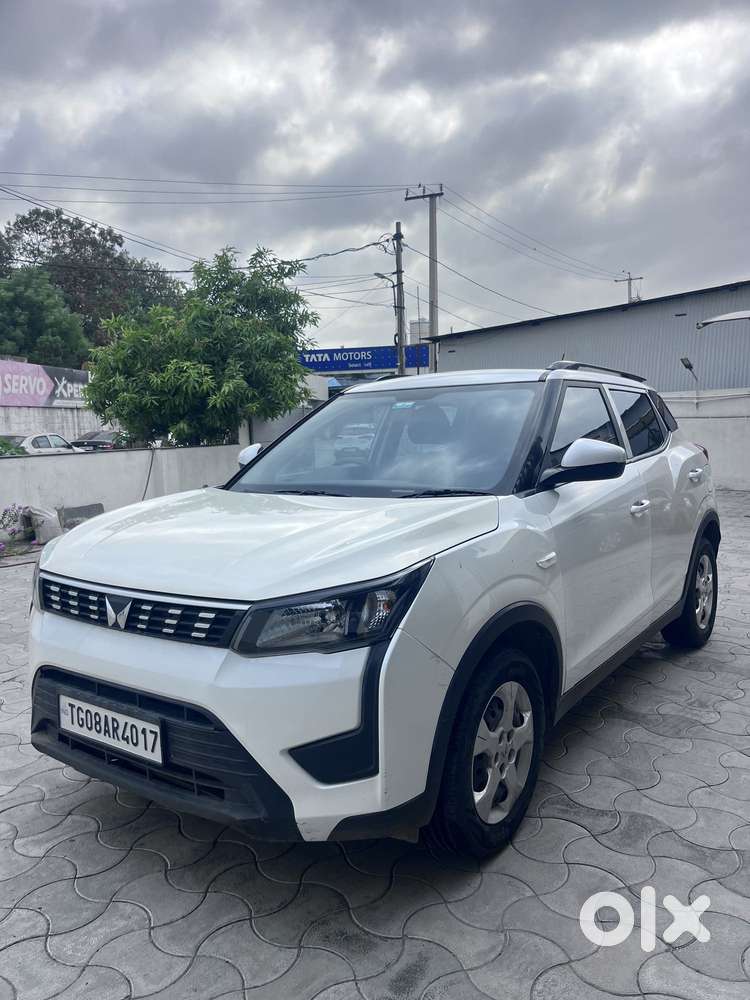Mahindra Xuv300 1.2 W6 Amt Petrol, 2023, Petrol