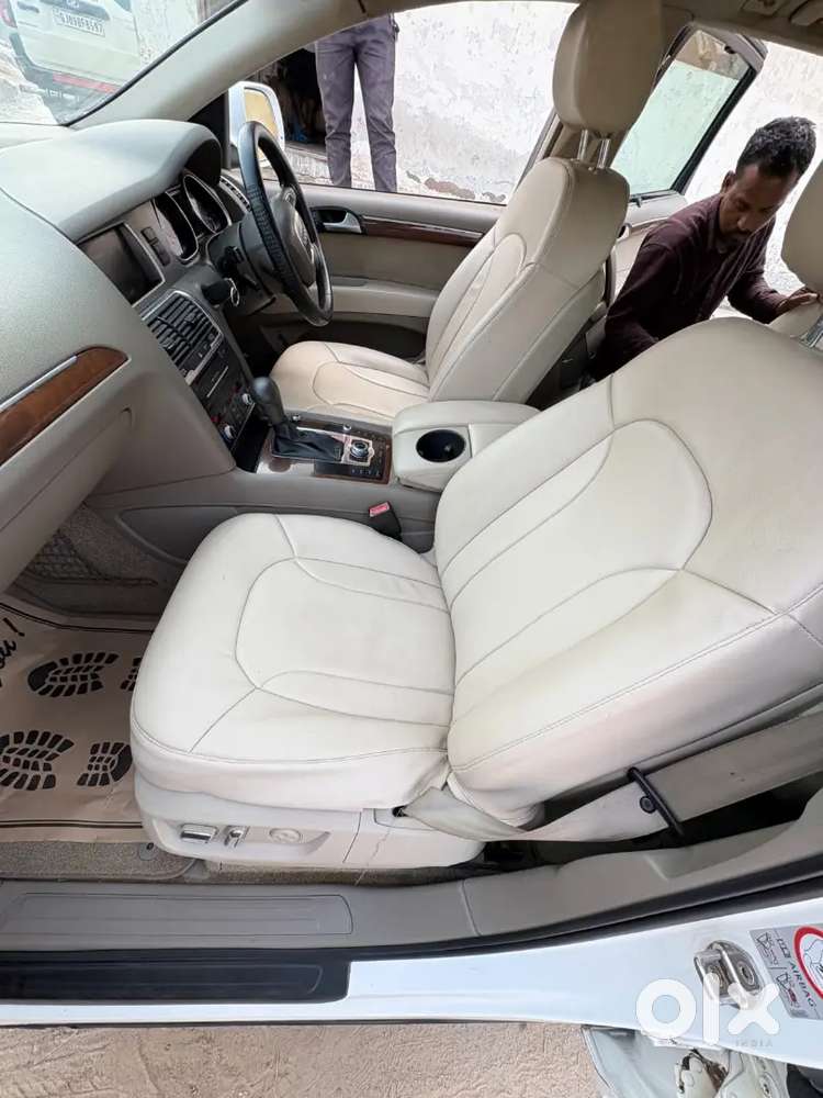 Audi Q7 2011 Diesel 128000 Km Driven