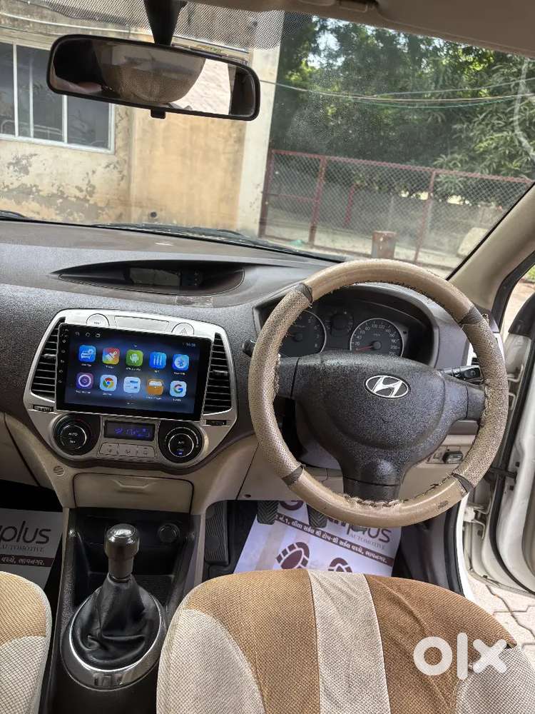 Doctor Female Car Reparshing Done Tiptop Condition