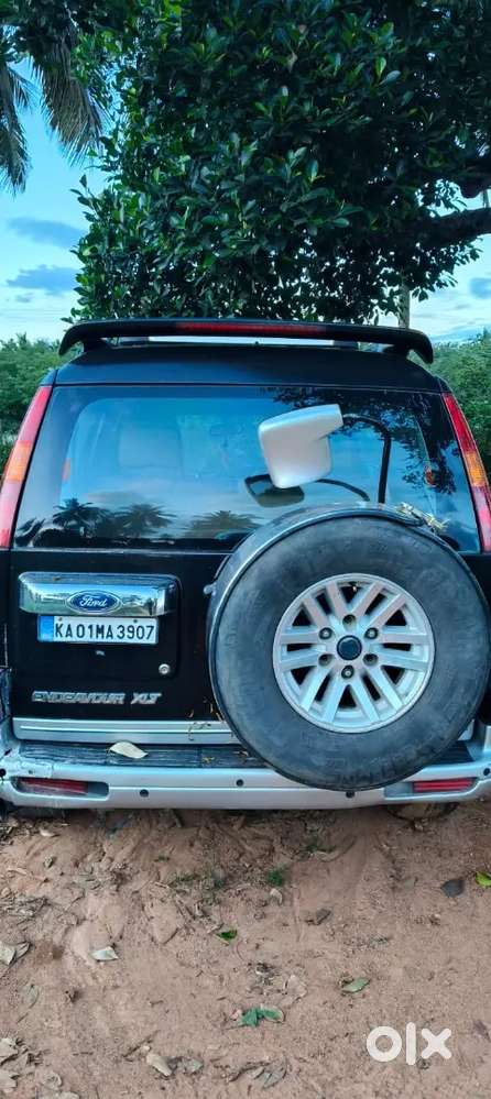 Black Ford Endeavour Car