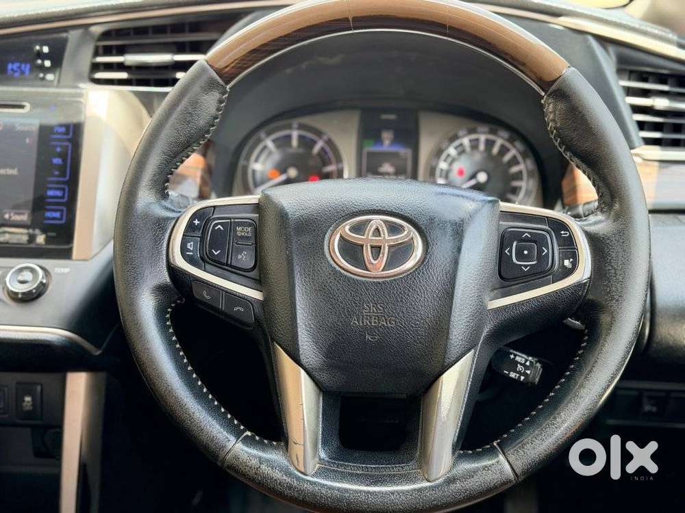 Toyota Innova Crysta 2.8z Automatic, 2016, Diesel