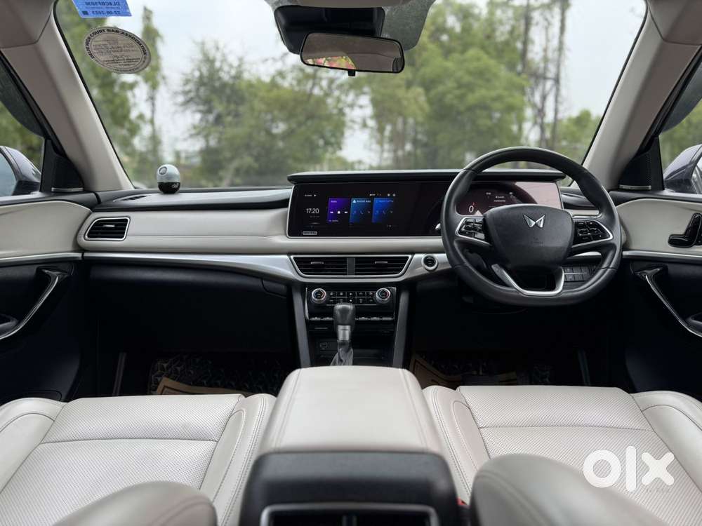 Mahindra Xuv700 2.0 Ax 7 Petrol At Luxury Pack Str, 2023, Petrol