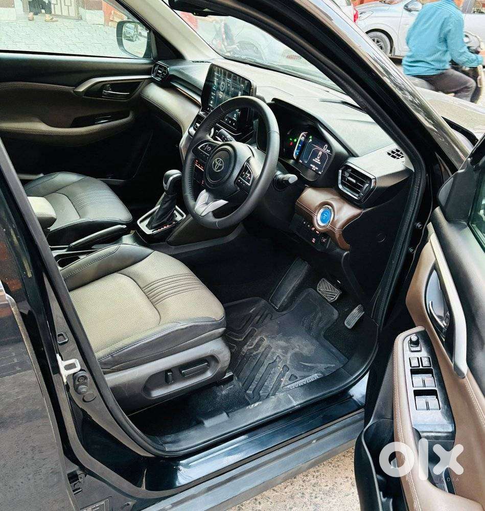 Toyota Urban Cruiser Hyryder 1.5 V Hybrid, 2025, Cng & Hybrids