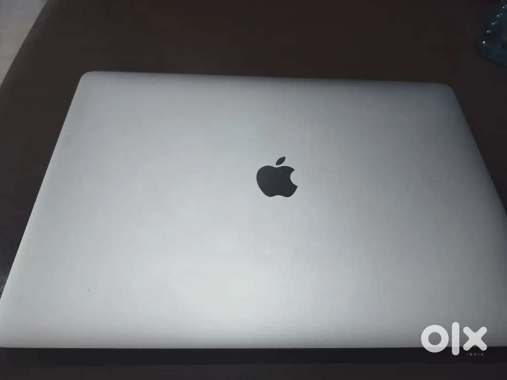 Apple MacBook Pro 1990 | Intel Core i9 | 16GB RAM | 256GB SSD | 4GB Gr