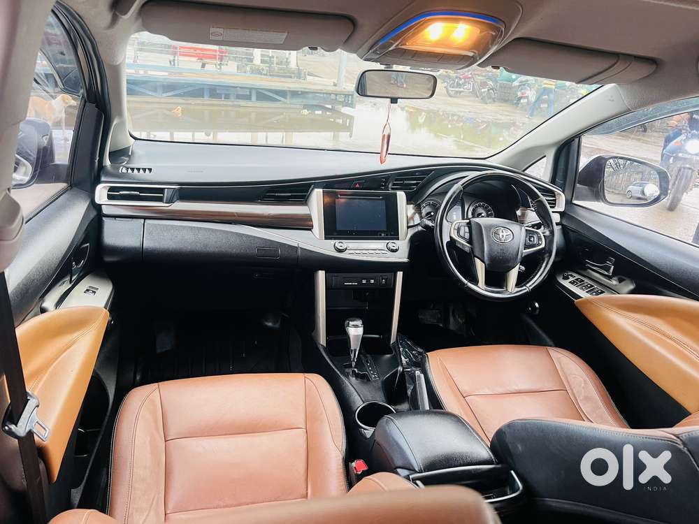Toyota Innova Crysta 2.8 Zx At 7 Seater, 2017, Diesel