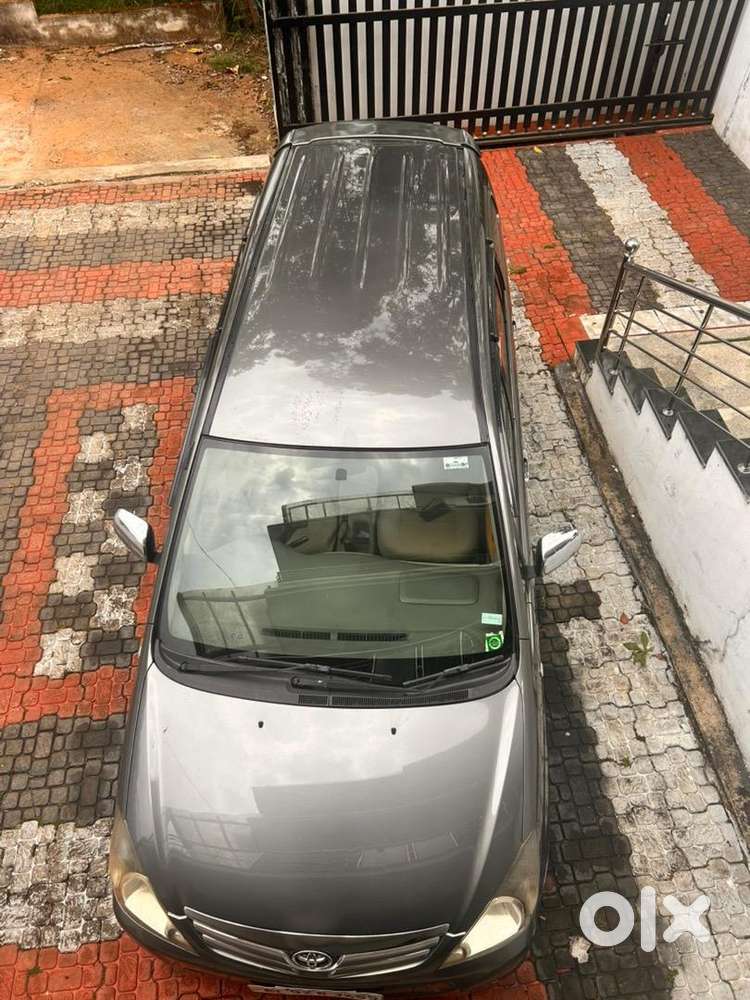 Toyota Innova 2011