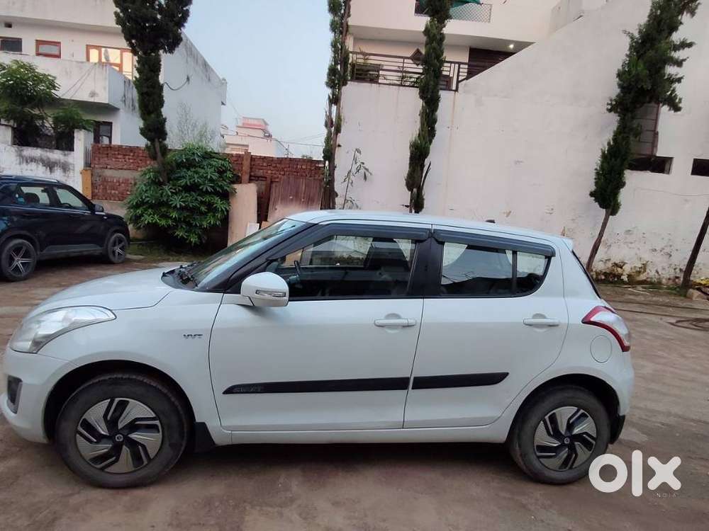 Maruti Suzuki Swift Vxi With Abs, 2015, Petrol