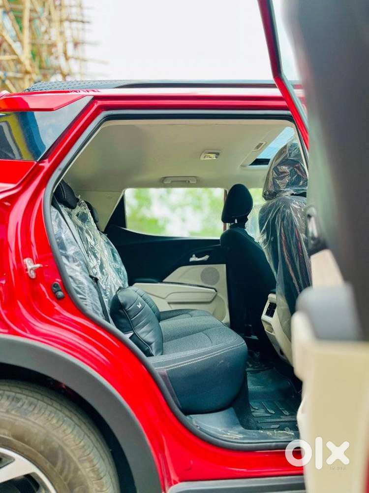 Mahindra Xuv 3xo Ax5 Pm Mt, 2024, Petrol