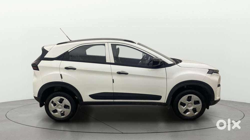 Tata Nexon Smart Plus S 1.2 Revotron Petrol 5 Mt, 2025, Petrol