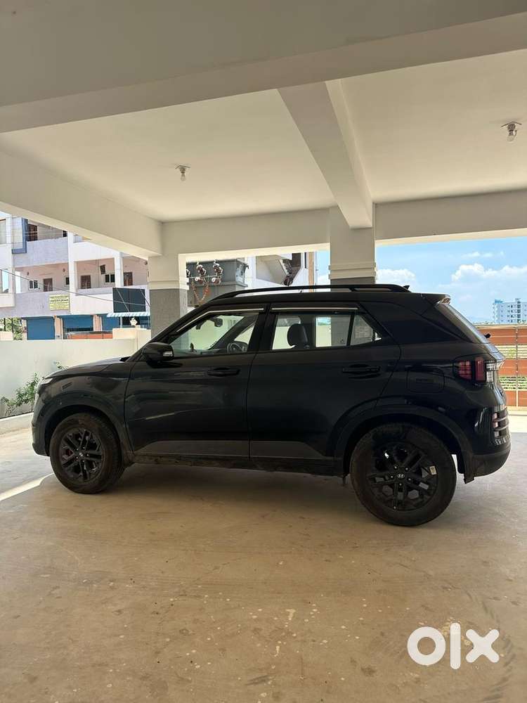 Hyundai Venue 2023 Petrol Car