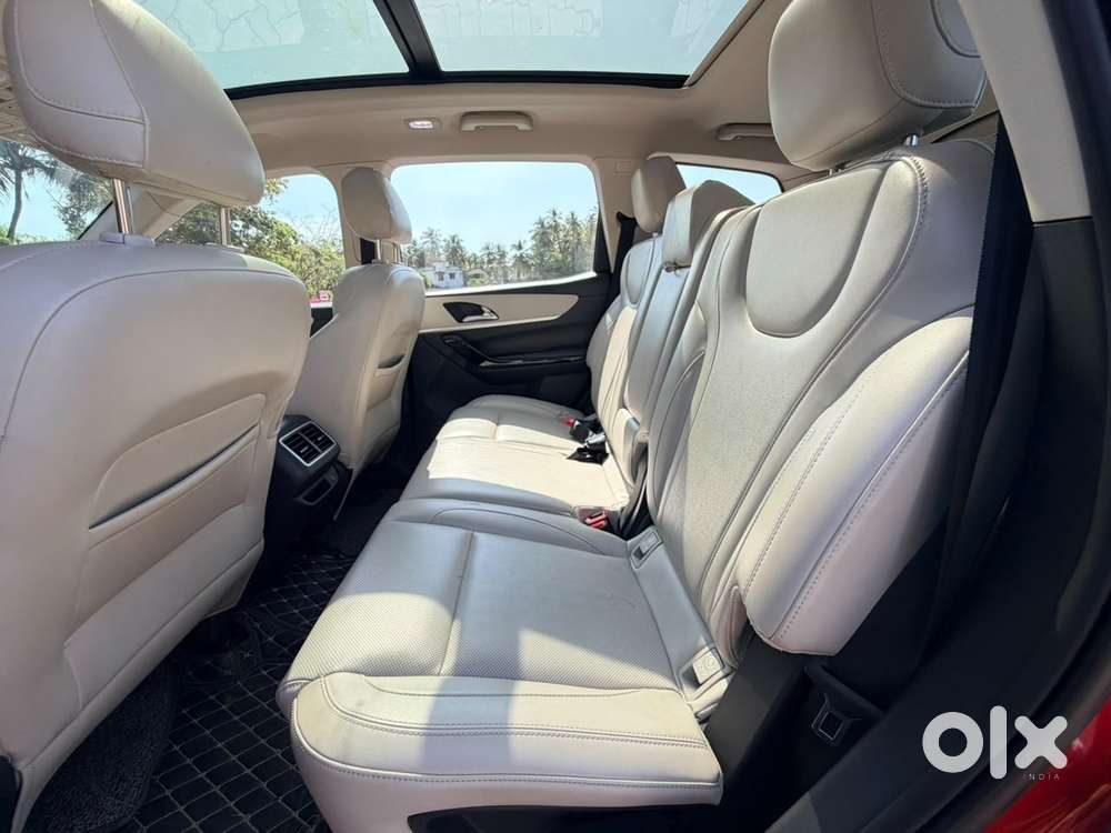 Mahindra Xuv700 2.0 Ax 7 Petrol At Luxury Pack Str, 2021, Petrol