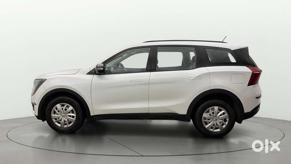 Mahindra Xuv700 2.0 Mx Petrol Mt 5 Str, 2023, Petrol