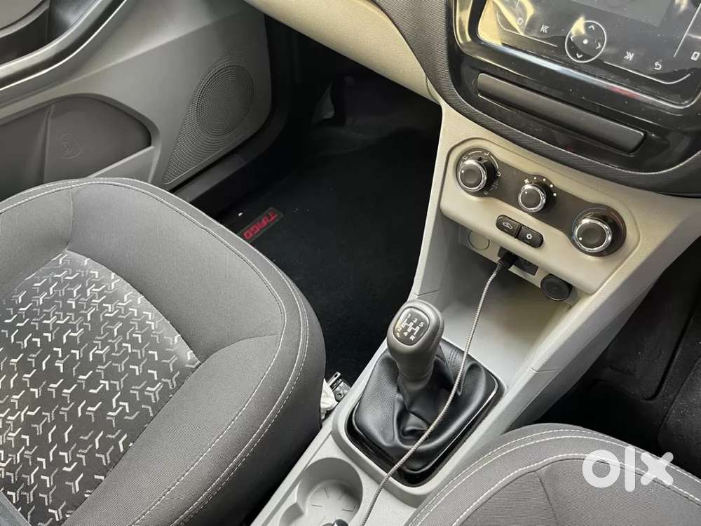 Tata Tiago 1.2 Revotron Xt (o), 2022, Petrol