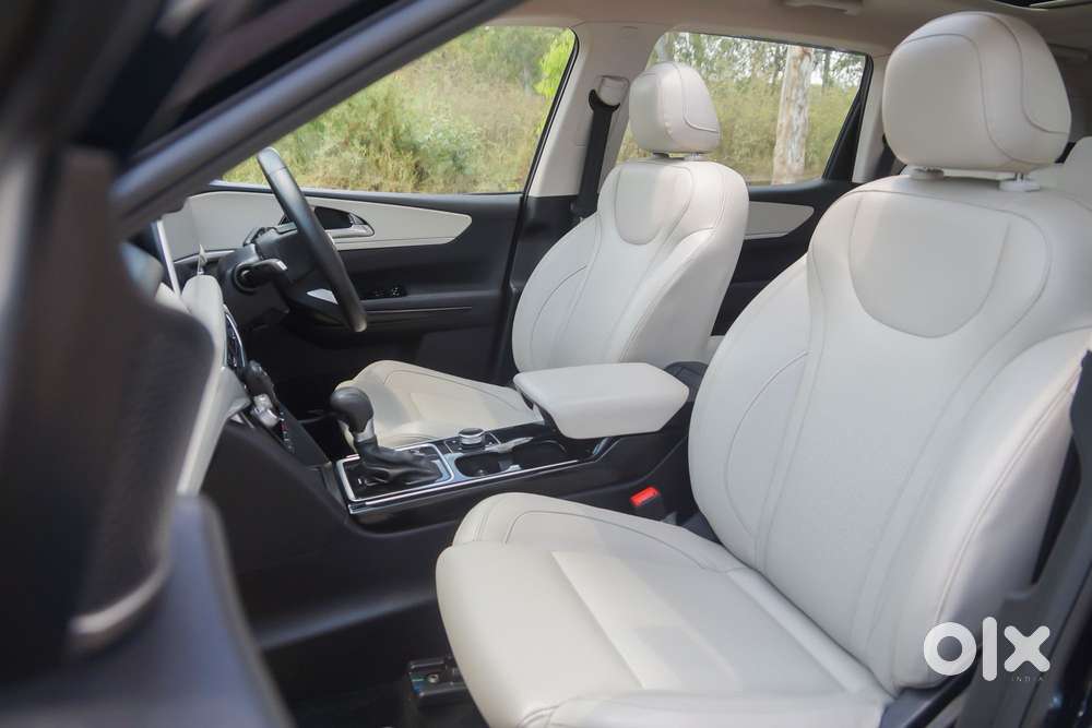 Mahindra Xuv700 2.0 Ax 7 Petrol At Luxury Pack Str, 2024, Petrol