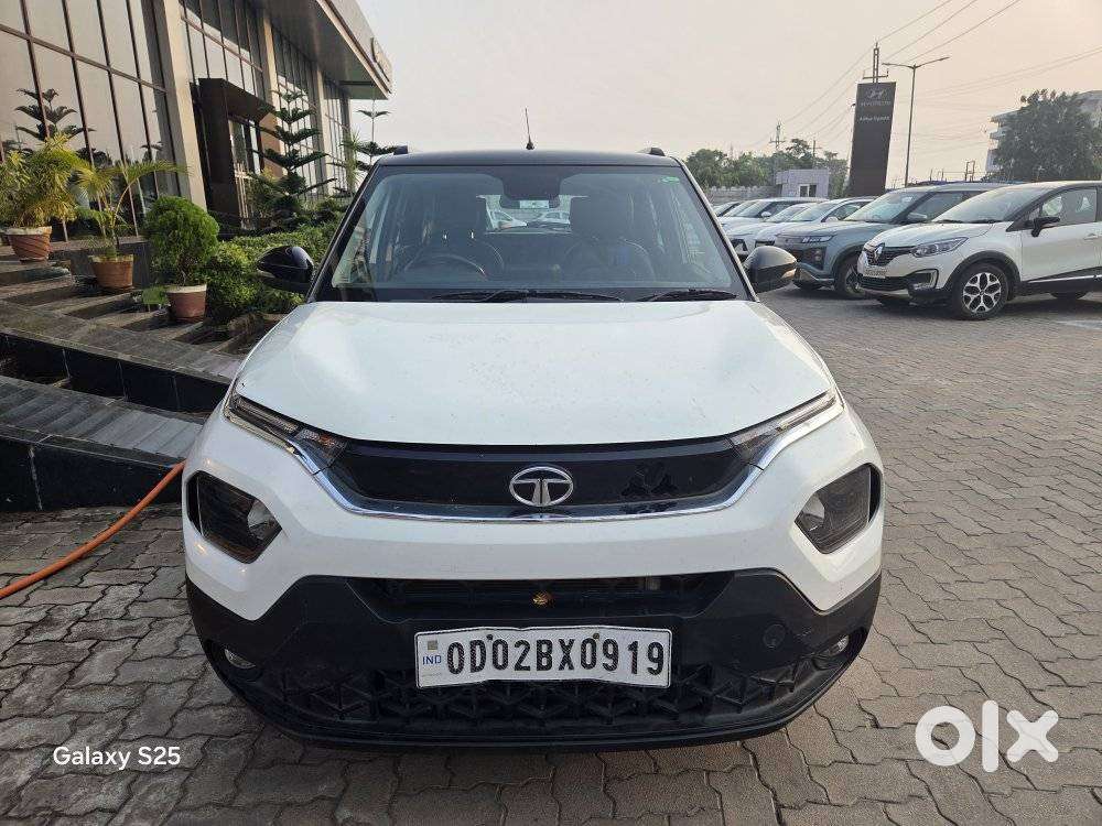 Tata Punch 1.2 Revotron Creative Dual Tone, 2022, Petrol