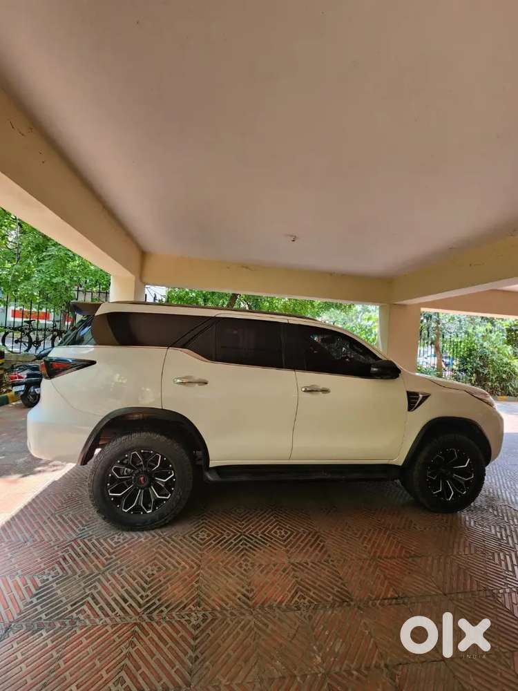 Toyota Fortuner Legender